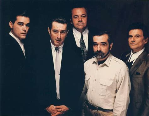 goodfellas online subtitrat in romana Henry Hill este un gangster de mana a doua care participa la o spargere impreuna cu Jimmy Conway si Tommy de Vito